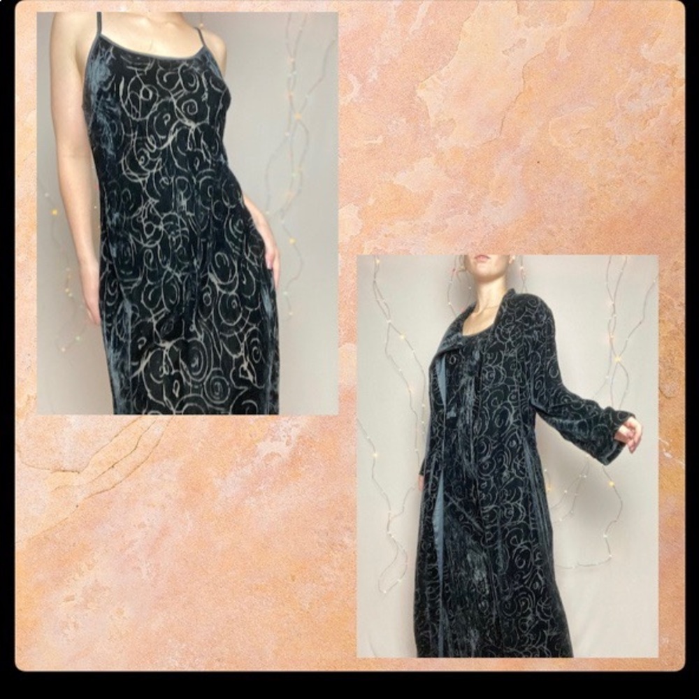 Vintage floor length “Cabernet sleep ware” long slip and robe set!